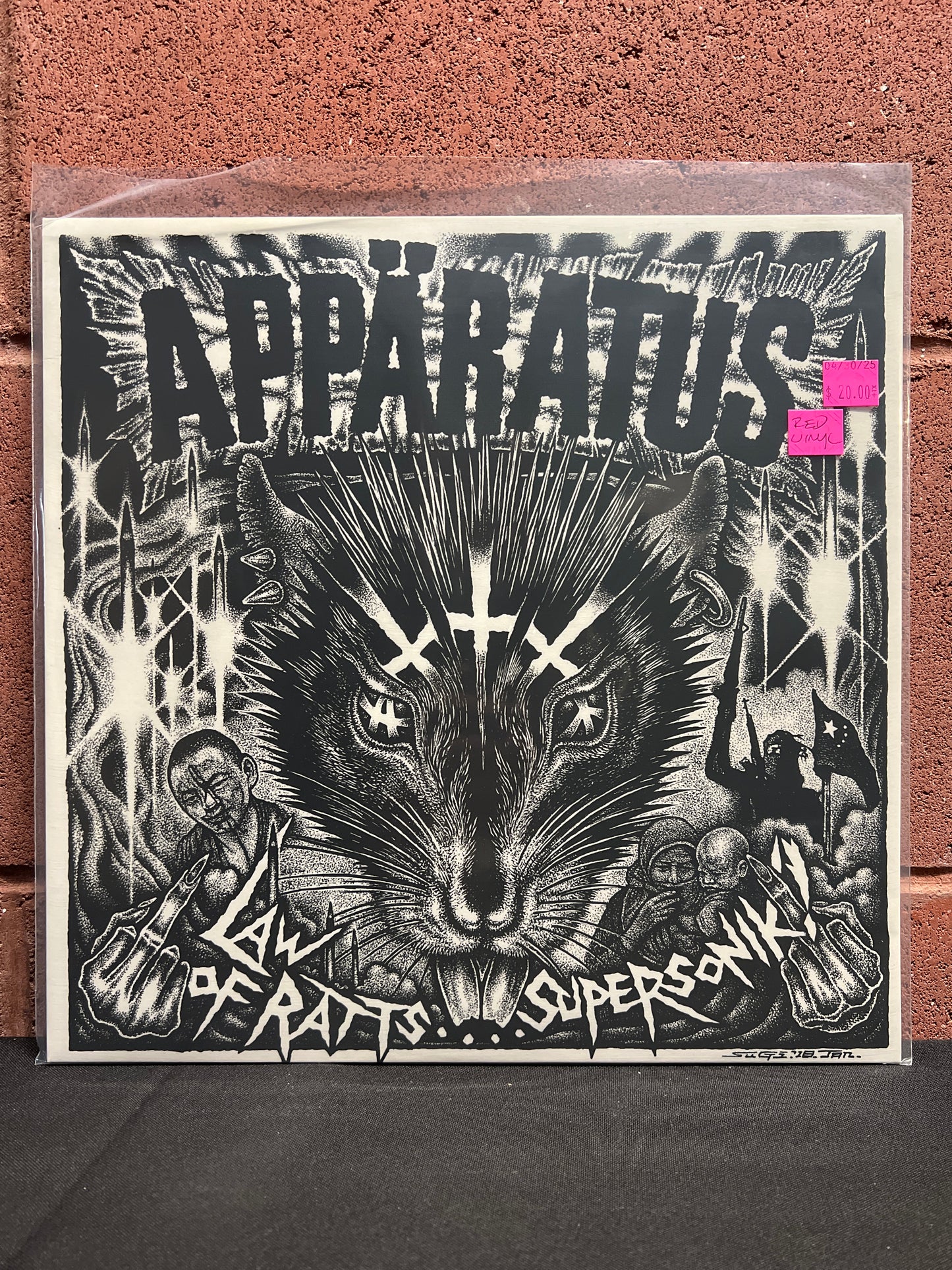 Used Vinyl: Appäratus / Svart Ut Law Of Ratts.... "Supersonik ? / Risken Att Köpa En Splitt Vinylskiva" LP (Red Vinyl)