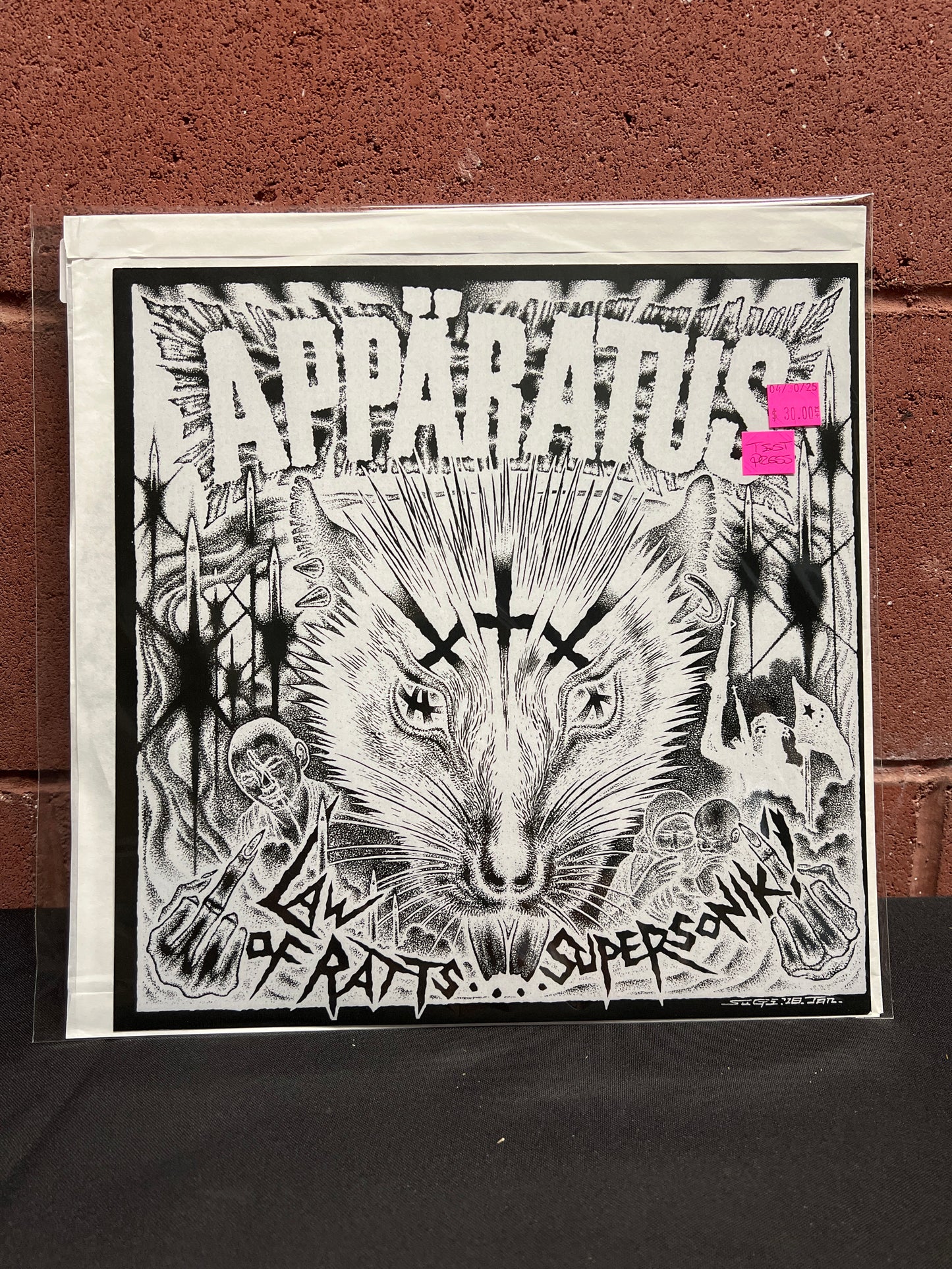 Used Vinyl: Appäratus / Svart Ut Law Of Ratts.... "Supersonik ? / Risken Att Köpa En Splitt Vinylskiva" 12" (Test Pressing)