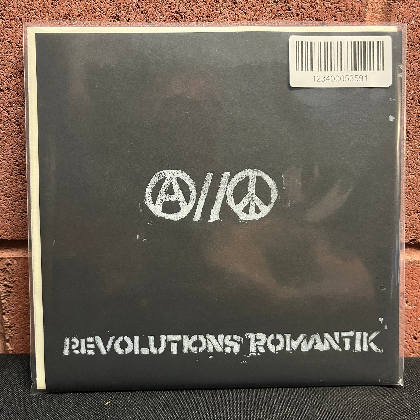 Used Vinyl: Uro "Revolutions Romantik" 7"
