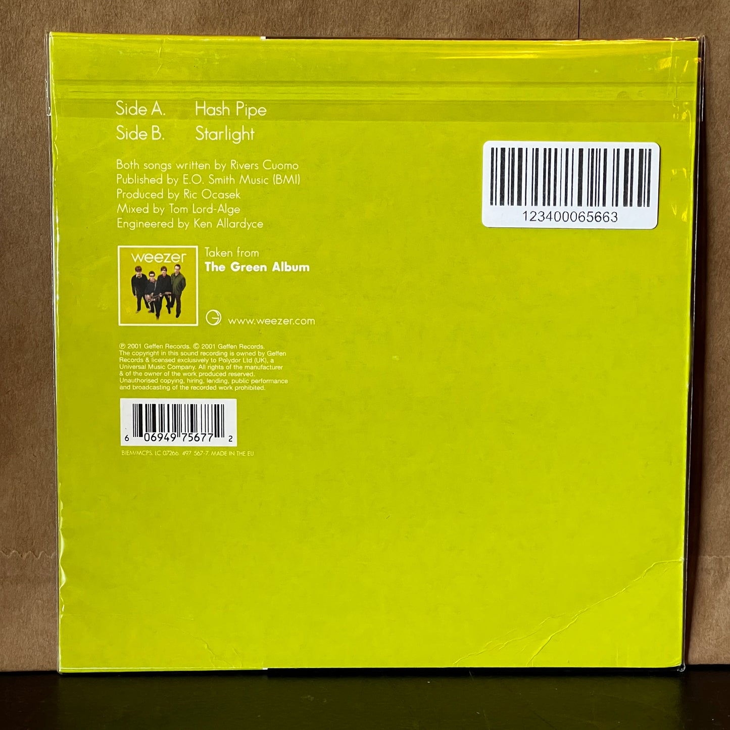 Used Vinyl: Weezer "Hash Pipe / Teenage Victory Song" 7" (2001 UK Numbered Green Vinyl Press)