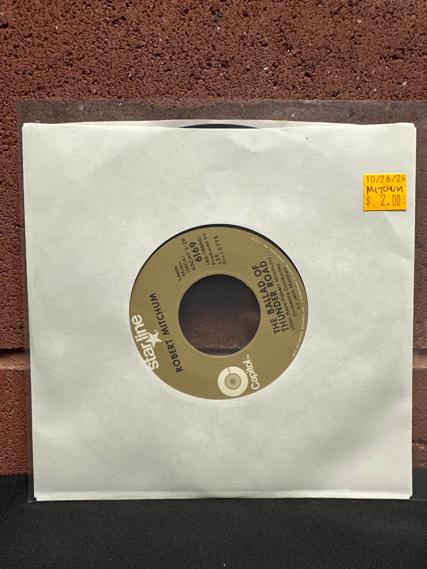 Used Vinyl:  Robert Mitchum ”The Ballad Of Thunder Road / My Honey's Lovin' Arms” 7"