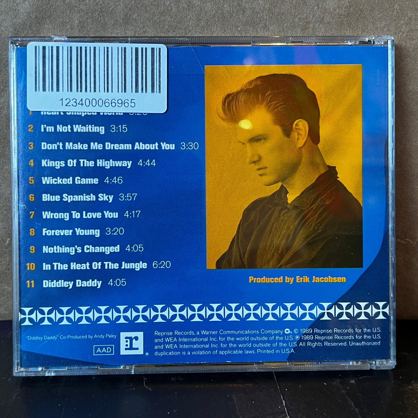 Used CD: Chris Isaak "Heart Shaped World" CD