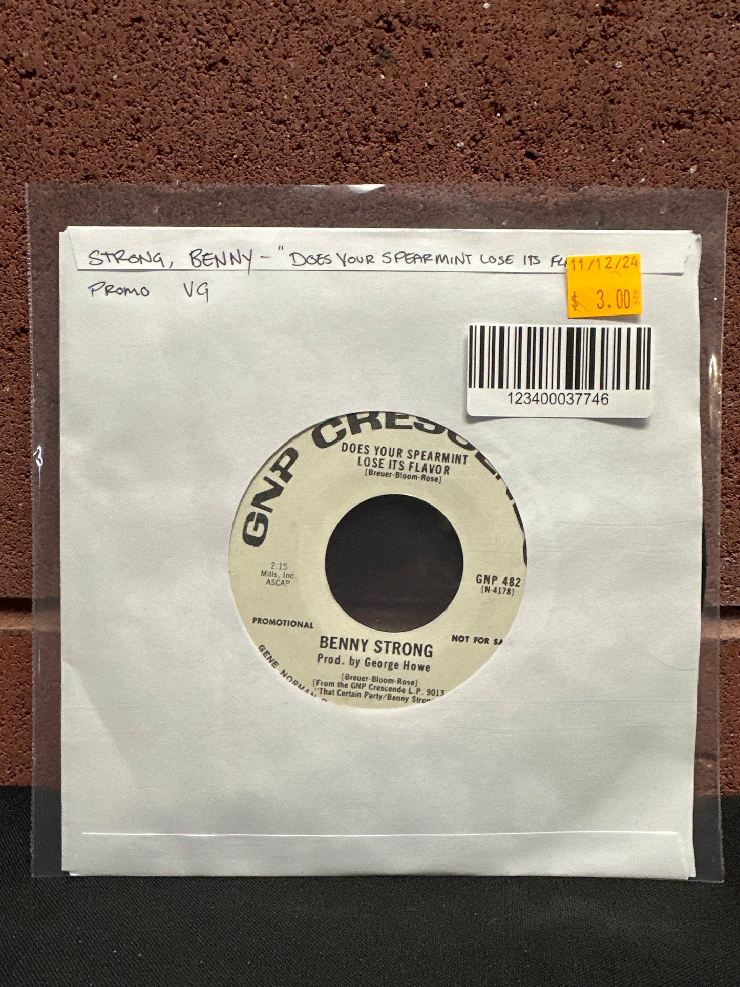 Used Vinyl:  Benny Strong And His Orchestra ”Does Your Spearmint Lose Its Flavor / Five Foot Two Eyes Of Blue” 7" (Promo)