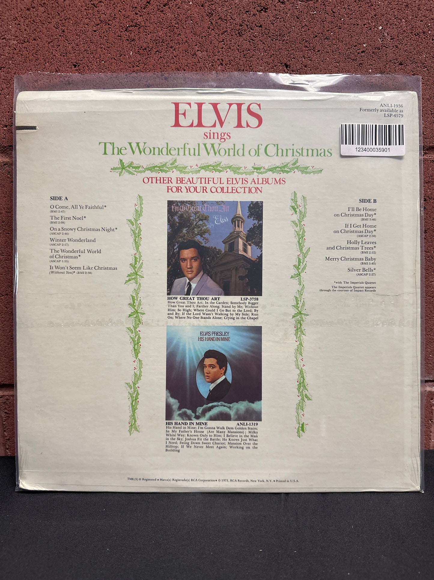 Used Vinyl:  Elvis Presley ”Elvis Sings The Wonderful World Of Christmas” LP