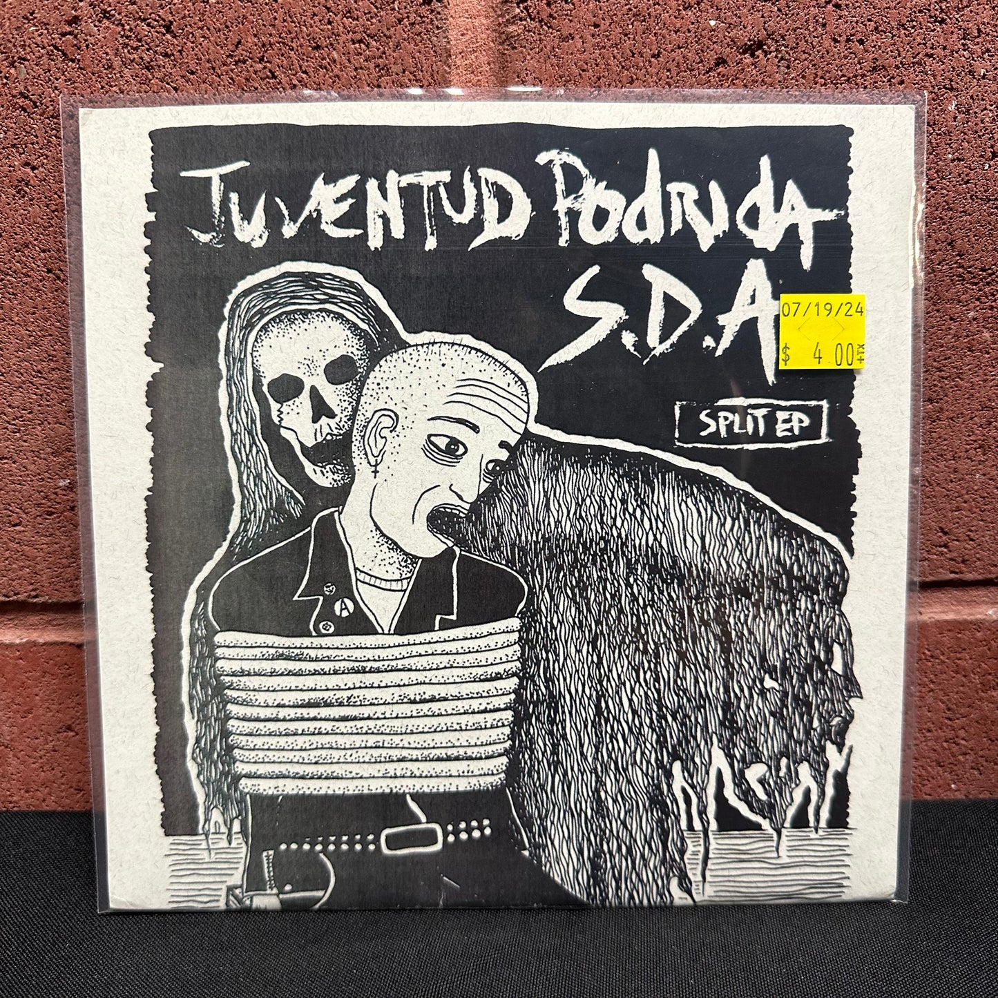 Used Vinyl:  Juventud Podrida / Sistemas De Aniquilacion ”Split EP” 7"