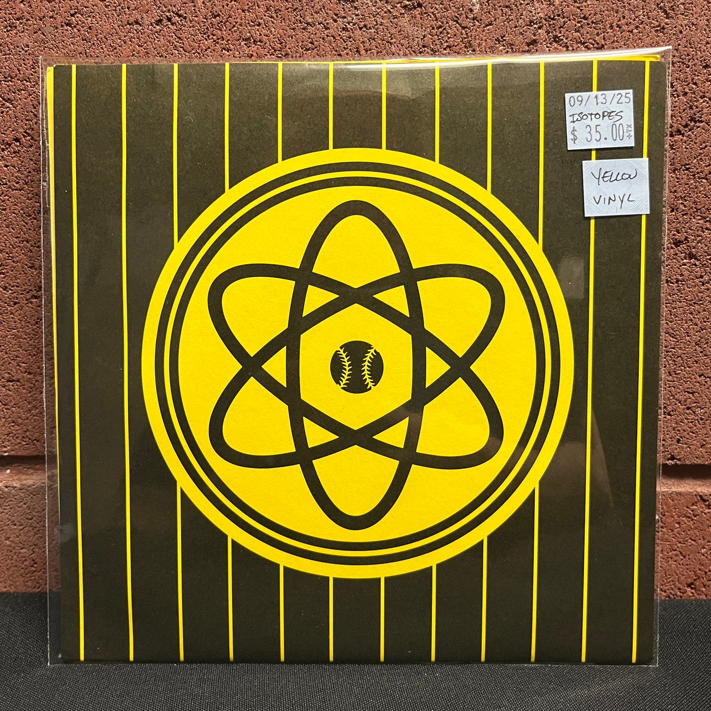 Used Vinyl: Isotopes "Heatseaker" 7" (Yellow vinyl, numbered)